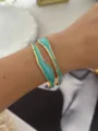 Türkisfarbenes Emaille-Armreif-Set mit gewellten Goldkanten für den Sommerurlaub - Unregelmäßiger Ring Seegrün Stil