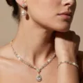 Set di collana e orecchini a goccia in oro vintage con accenti di diamanti pieni - Set 2 (Stile Goccia d'Acqua in Strass Dorato)