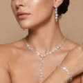 Elegante set di collana orecchini e bracciale vintage con diamante a girasole d'argento - Set 4 (Stile Girasole Goccia d'Acqua in Strass Argentato)