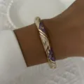Bracciale vintage in smalto con motivi geometrici viola e bianchi - Stile Geometrico Viola Bianco (1)