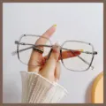 Montatura per occhiali quadrati oversize anti-luce blu per donna in grigio trasparente - Stile Grigio Traslucido (TR30087)