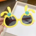 Simpatici occhiali da sole gialli per bambini con orecchie da coniglio e filtro UV - Montatura Gialla con Lenti Grigio Scuro