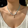 Elegante Bohemian Halskette aus blauen Perlen mit goldenem Muschel-Anhänger-Perle - Gold Meerschnecke Variante / Gold