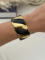 Vintage Edelstahl Armreif mit schwarzem Emaille und goldenem gedrehtem Muster Design. - Schwarz Gold Spirale