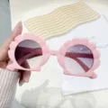 Adorable pink shell-shaped children's sunglasses with gradient purple UV lenses. - Pink Frame Gradient Grey