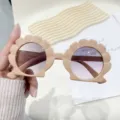 Cute shell-shaped children's sunglasses with UV protection in beige - Milk Tea Frame Gradient Grey