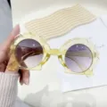 Lindas gafas de sol amarillas con forma de concha para niños con lentes degradadas - Montura Amarillo Claro Degradado Gris Lente