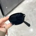 Occhiali da sole pieghevoli neri classici per protezione UV in stile retro minimalista - Montatura Nera Pieghevole Lenti Grigie