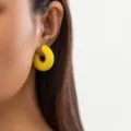 Moderno orecchino a cerchio giallo brillante con design a spirale - Giallo