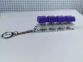 Dettaglio laterale di un portachiavi a 4 tasti meccanici con copritasti viola - Stile a Quattro Tasti con Copertura Spessa / Con Luce / Viola scuro