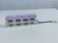 Dettaglio portachiavi a 4 tasti meccanici con copritasti viola per la decompressione - Stile a Quattro Tasti con Copertura Spessa / Con Luce / Viola