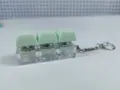 Μπρελόκ fidget διακόπτης μηχανικού πληκτρολογίου λεπτομέρεια, εργαλείο αντιστρές. - Στάνταρ αλυσίδα με παχύ κάλυμμα 3 κουμπιών - Ανοιχτό πράσινο