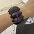 Klobiges Armband aus Kunstharz mit lila Marmormuster und großen ovalen Gliedern für Damen - Geometrischer ovaler Stil (030230) / Schwarzviolett