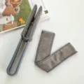 Vista detallada de herramienta para limpiar persianas con fundas de microfibra - Cepillo De Doble Hoja Con Funda / Gris