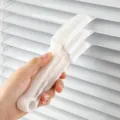 Cepillo de limpieza para persianas blanco microfibra extraíble plumero de ranuras - Cepillo para persianas individual - en bolsa / Blanco