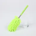 Detalle de un plumero telescópico de microfibra de chenilla verde lima con vara de acero inox. - Verde Fluorescente