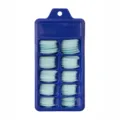 Vista detallada de uñas postizas azul claro en un estuche de plástico azul - Azul Nacarado (BLC013) / Caja de 10 Rejillas