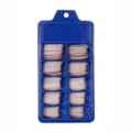 Vista detallada de uñas postizas de bailarina color carne en un estuche azul - Estilo de bailarina largo europeo y americano (BLC021) / Caja de 10 Rejillas / Caqui