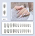 Kit de faux ongles blancs professionnels avec strass élégants et motif marbré 24pcs - Style Diamant en Rangée Colline (Z017) / Lot de 24 (Style avec Colle) / Blanc