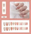 Vue détaillée d'ongles adhésifs marbrés roses avec feuilles d'or et charme croix. - Style Poudre Dorée Estompée (Z024) / Lot de 24 (Style avec Colle) / Rose