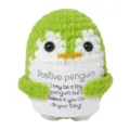 Pingouin positif au crochet vert fait main avec carte de motivation pour cadeau idéal - Manchot Vert (Carte Positive)