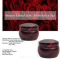 Detailweergave van Velvet Rose & Oud geurkaars pot met tonen en specs - Roos / 140g Verpakking