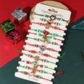Handgefertigtes Weihnachts-Armbandset mit festlichen Anhängern und verstellbaren Knoten - Weihnachten Gemischte Anhänger Verstellbare Armbänder (B733_9) / 12-teilig