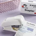 Μίνι συρραπτικό γραφείου φοιτητικό ελαφρύ φορητό λευκό μηχάνημα 12# καλό - Λευκό
