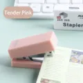 Tragbarer Mini-Hefter in Rosa für Schüler mit kompaktem und taschenfreundlichem Design - Rosa