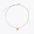 Einfache silberne Kugelkette mit einem leuchtend orangefarbenen Herzanhänger für Damen. - Orange