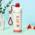 Detail der 316 Edelstahl Thermo-Trinkflasche mit süßem Hasen-Motiv und rotem Ball - 600ml / Rot