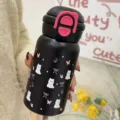 Simpatica borraccia termica in acciaio inox con paglia e coperchio rosa per studenti. - [Taza termica] Cane che corre sul pianeta Westie - Nero