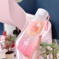 Verloop roze plastic waterfles met schattig hertenpatroon en draagbare riem voor dagelijks. - Beker + sponsbekerborstel / PC Valbestendig Mat Roze