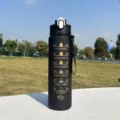 Grande capacità bottiglia d'acqua sportiva con marcatore di tempo, tazza di plastica fitness. - 750ml / Nero