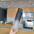 1000ml Matte Gradiënt Sportwaterfles met draagriem en veilig vergrendelbaar deksel - 500ml / Zwart Gradiënt