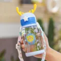 Bottiglia d'acqua carina per studenti con cannuccia corna di cervo tazza di plastica portatile - Blu (adesivi casuali, DIY)