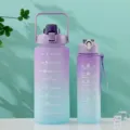 2-teiliges Set Kunststoff-Wasserflaschen mit lila-blauem Farbverlauf und motivierenden Zeitmarken - Zweiteiliges Set / Lavendel