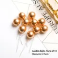 Macro view of 10 golden cake topper balls with a 2.5cm diameter on a clean background - 金球2cm(10个装)