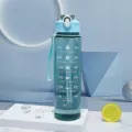 Botella de agua deportiva azul de 2000ml con marcas de tiempo y cómoda correa de mano - 245 Verde transparente