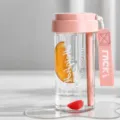 Ροζ πλαστικό μπουκάλι νερού 600ml με καλαμάκι, φίλτρο τσαγιού και πρακτικό λουράκι. - 600ml / Ροζ