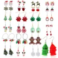 Umfangreiches Weihnachts-Ohrring-Set mit Weihnachtsmann, Rentier, Zuckerstange und Schneeflocken. - Set