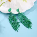 Bellissimi orecchini tropicali Hawaii a foglia di palma in acrilico verde con cuoricini - Cuore e Foglia di Cocco