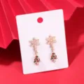 Weihnachtliche Ohrhänger mit goldener Schneeflocke und buntem Strass-Tannenbaum - Schneeflocke Weihnachtsbaum