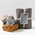 Korallenfleece Handtuch und Badetuch Set, weich, saugfähig, grau, für Badezimmer. - Dunkelgrau