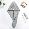 Graue Bambuskohle Haartrocknende Mütze mit Knopf, saugfähiges Handtuch für schnelles Trocknen. - 65*25cm / Grau