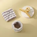 Plüsch Spa Handgelenkband Set mit Haarklammer, weiche saugfähige Bänder zum Gesicht waschen. - 2 Stück/Set / Lila Gestreift