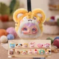 Lindo llavero de peluche con diseño de tigre, ojos de estrella y cabello púrpura suave - Uno al Azar / Zodiaco Serie 2