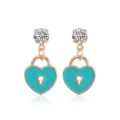Elegante goudkleurige hartslot oorbellen met turquoise emaille en kristallen studs - Hartsleutel Stijl (15)