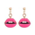 Speelse roze geëmailleerde hanger oorbellen in lipvorm met witte tanden voor Valentijnsdag - Grappige Lip Stijl (17)
