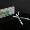 White permanent marker with 1.0mm tip for waterproof drawing on dark surfaces pack - White / 1.0mm Line Width